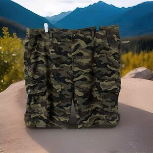 Men's Size 42 Waist Camo CARGO Shorts by Highland Originals